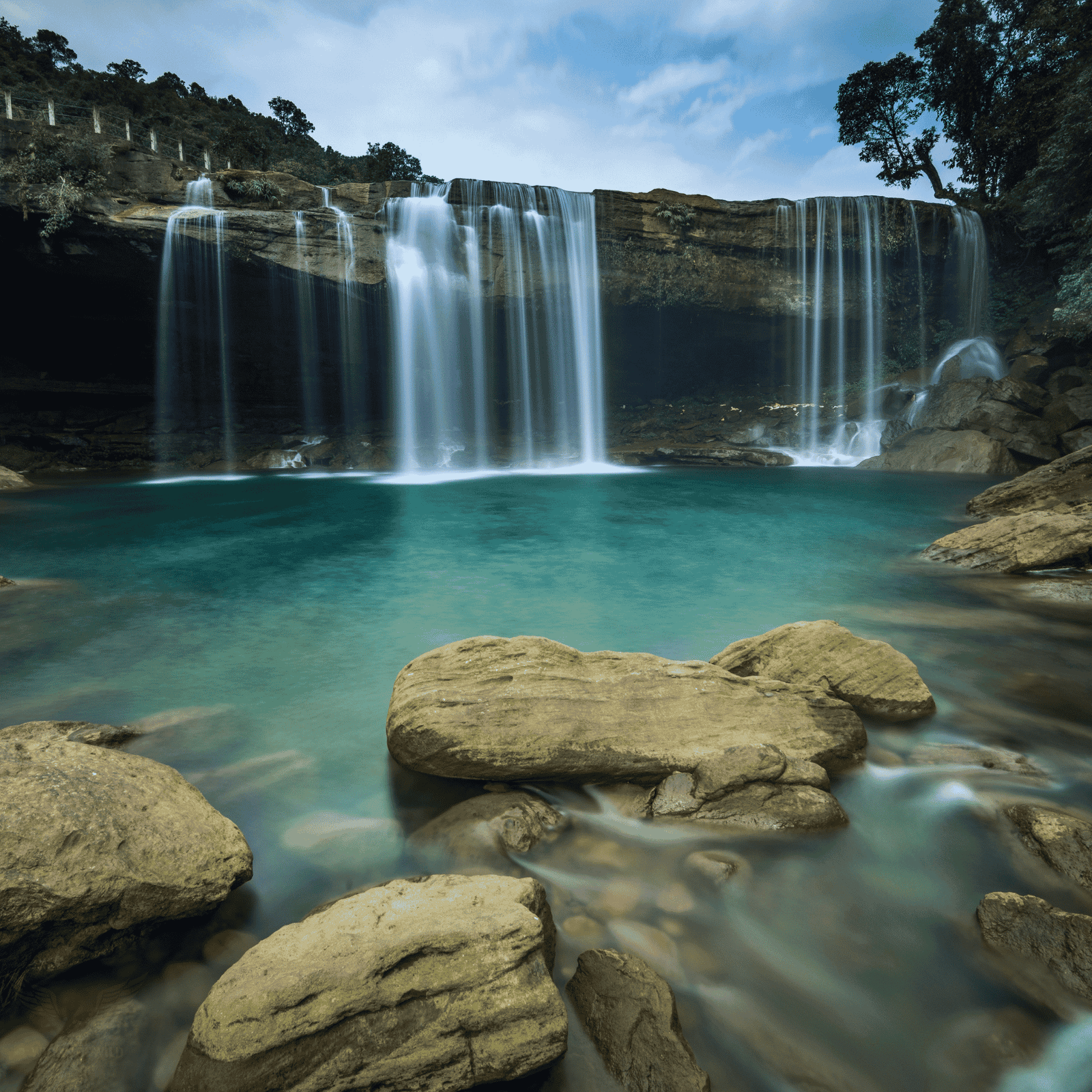 Whispering cascades