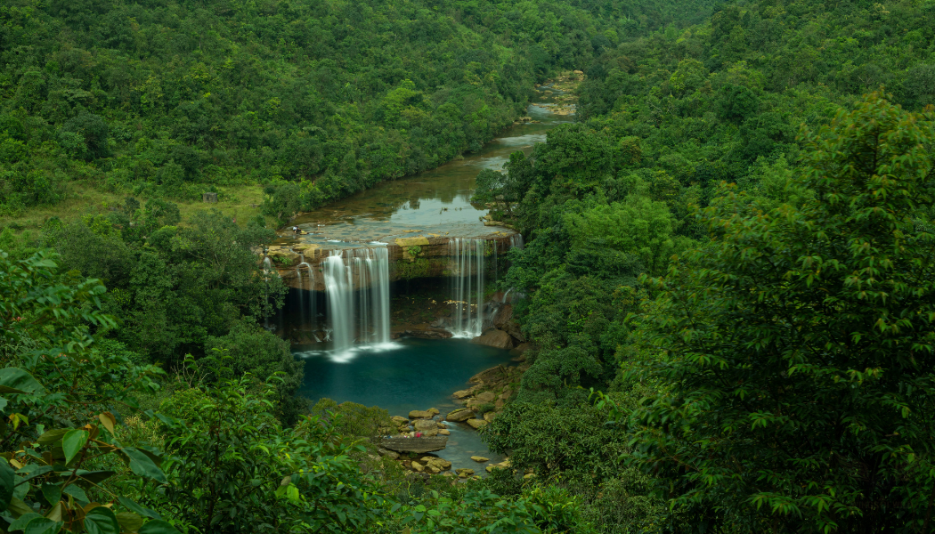 Whispering cascades